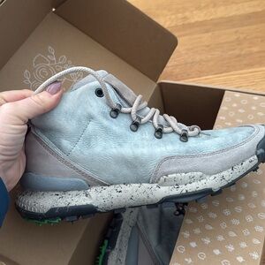 NWT women’s Satorisan Kiso Premium
Vergri
Size 41